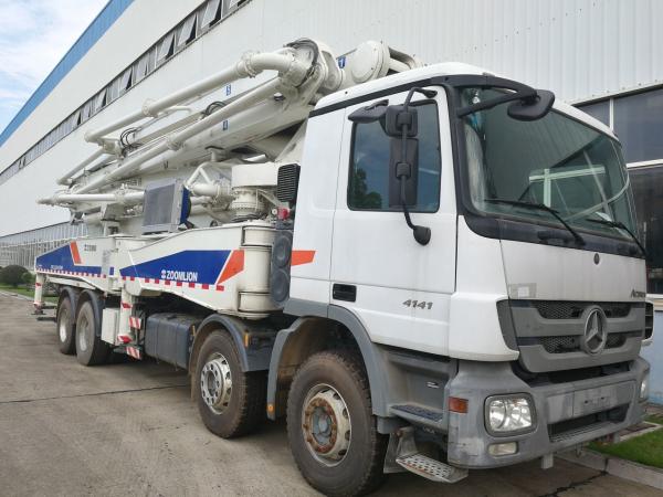 Zoomlion 52m pompe à béton usée avec type de béton semi-sec et châssis Benz