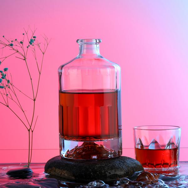 150ml Custom Glass Vodka Bottle with Exquisite Embossed and Collar Material Glass