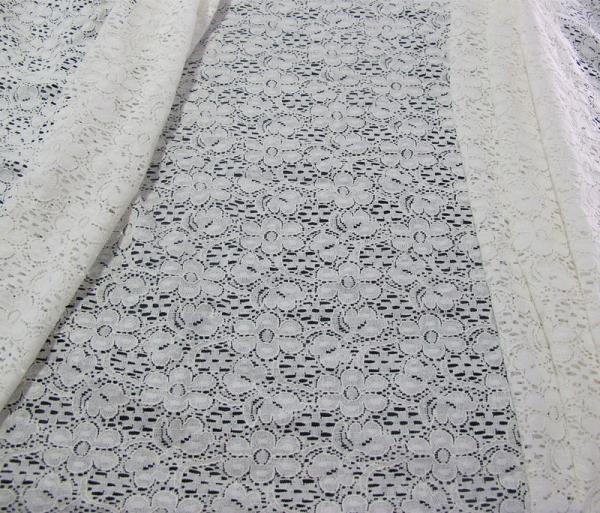 Ivory Floral Cotton Nylon Lace Fabric With AZO Free Dyeing For Lady Dress CY-DK0029