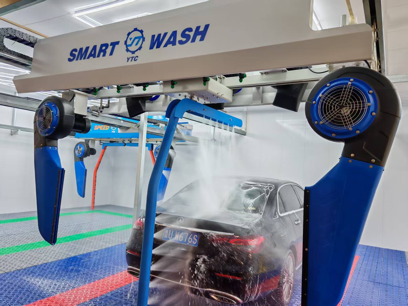 Automatic Vehicle Wash Equipment L5900 x W2200mm Heavy Duty Car Wash Machine Touchless