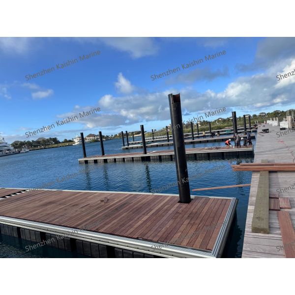 Customizable Size LLDPE Floating Dock with Non-slip Surface and Corrosion Resistance for Marine Applications