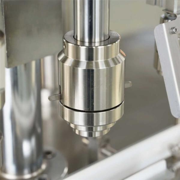 Machine de remplissage automatique de canettes d'aérosol