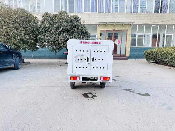 Manual Transmission Three Wheel High Pressure Cleaning Truck Euro 4 Energy Residential Property Road Cleaning Car