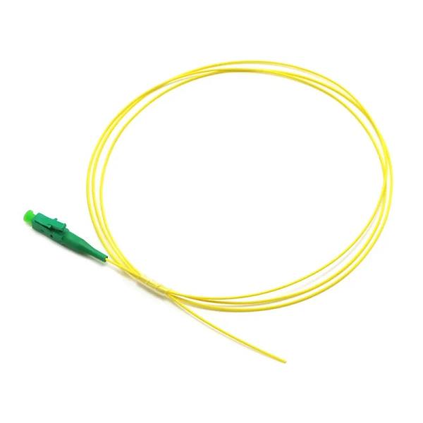 ホワイト/イエロー・ピッグテールSC/APC G652D シングルモード LSZH 1M シンプレックス2.0mm 光ファイバー・ピッグテール