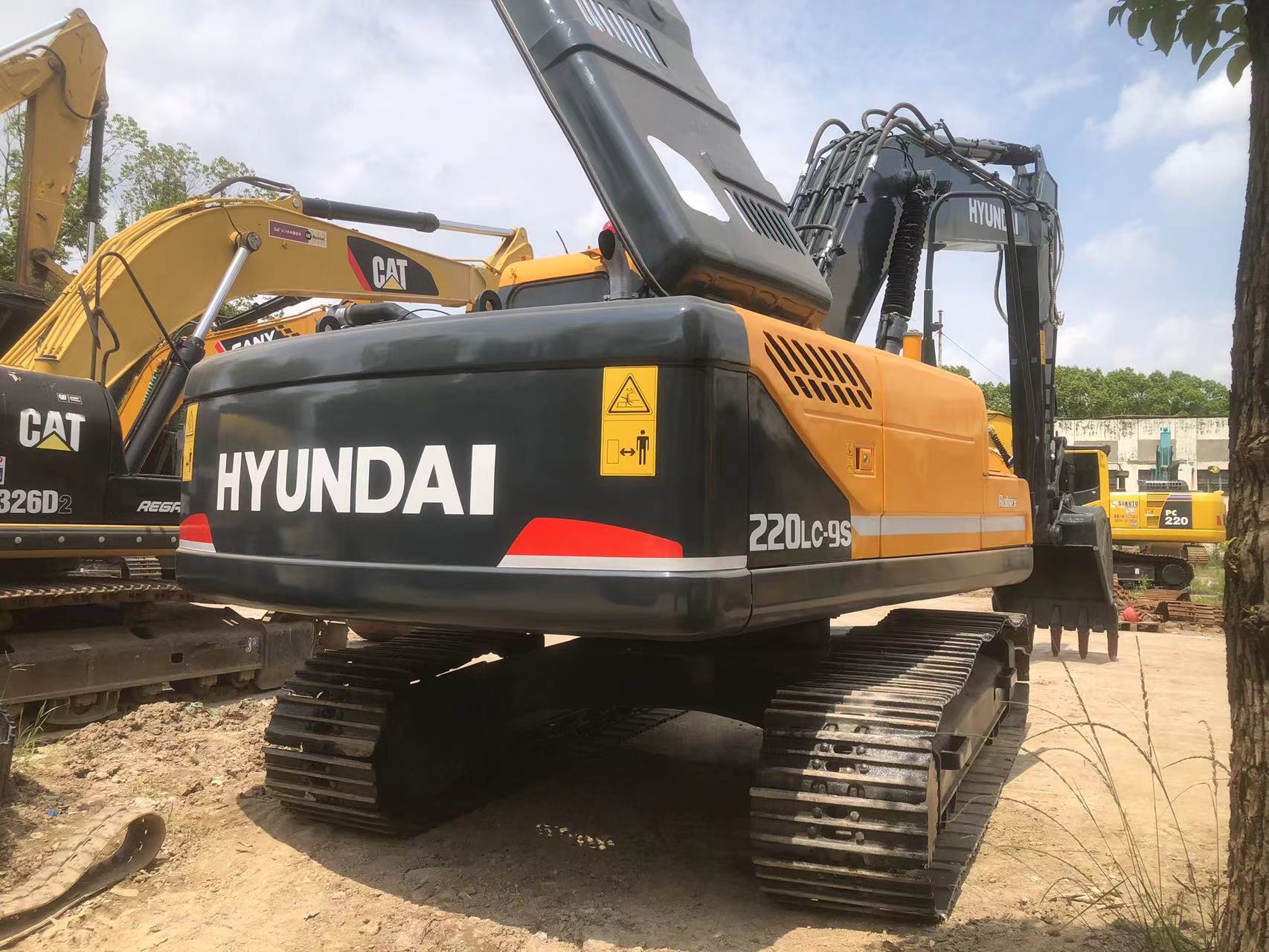 Использованный экскаватор Hyundai 220lc-9s Современная технология для безопасной и точной эксплуатации