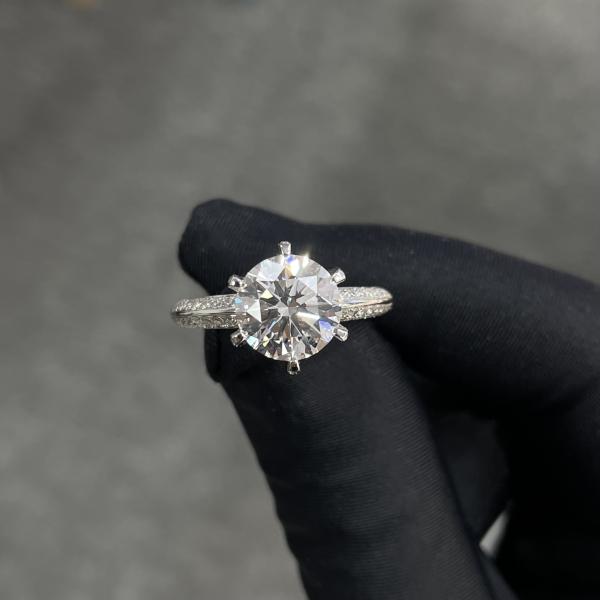 Лабораторно выращенные бриллиантовые кольца 3.01ct CVD Белый F VS2 Половина страны