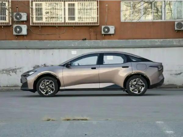 USED TOYOTA BZ3 LEFT STEERING DRIVE ev CARS 616km Long Endurance Fast Charging time 0.45h