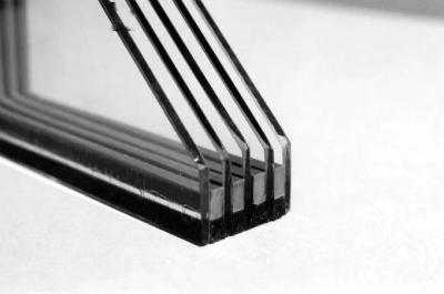 Modelagem de vidro protegido contra os raios UV