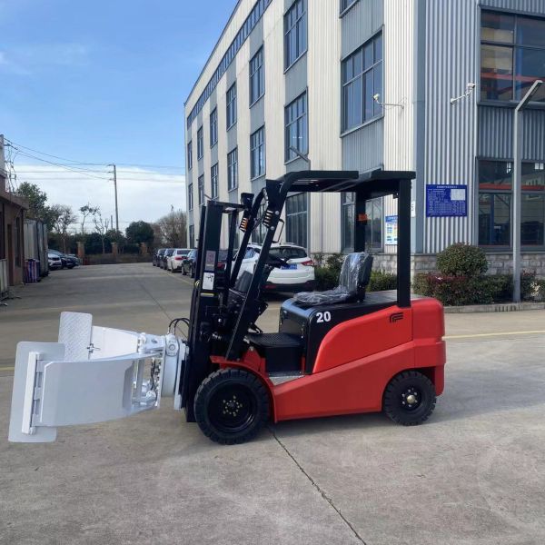 2 Ton 4 Wheel Counterbalanced Forklift Truck DC Motor Electric With Paper Roller Clamps