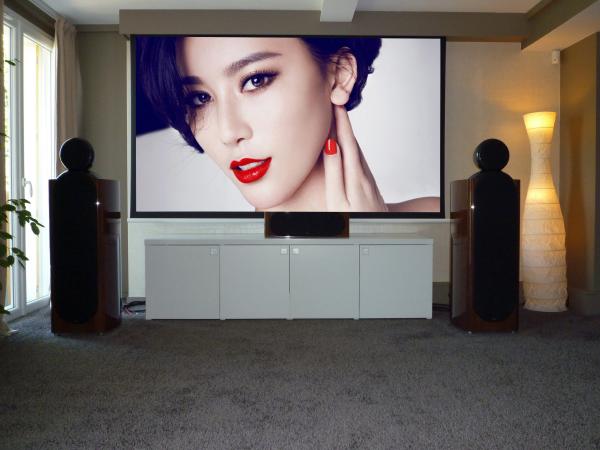Collapsible Motorized Projection Screens For Projector / big outdoor portable movie screen 180
