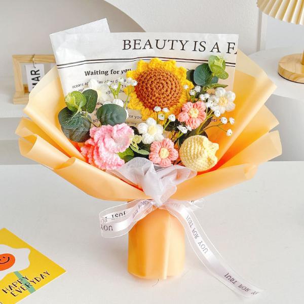 Bouquet de tournesol et de rose fait à la main, parfait pour les cadeaux de la fête des mères ou de la Saint-Valentin.