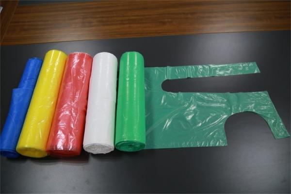 Disposable Polythene Aprons Packing On Rolls For Beauty Salon / Home Cleaning