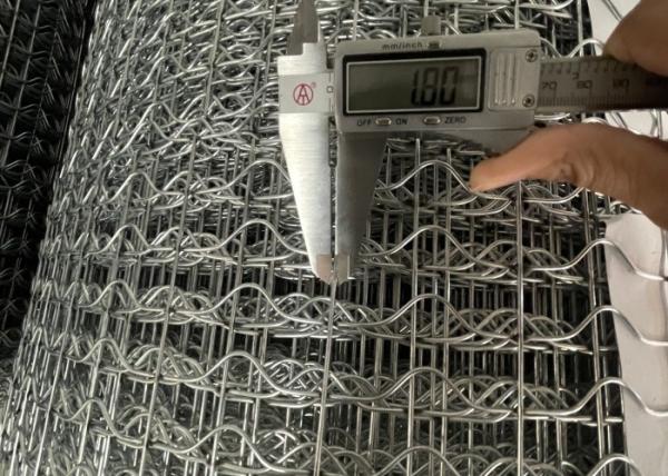1.8mm ワイヤ直径 10 ライン ガルバニズドパイプライン 強化 溶接網 石油ガスパイプライン