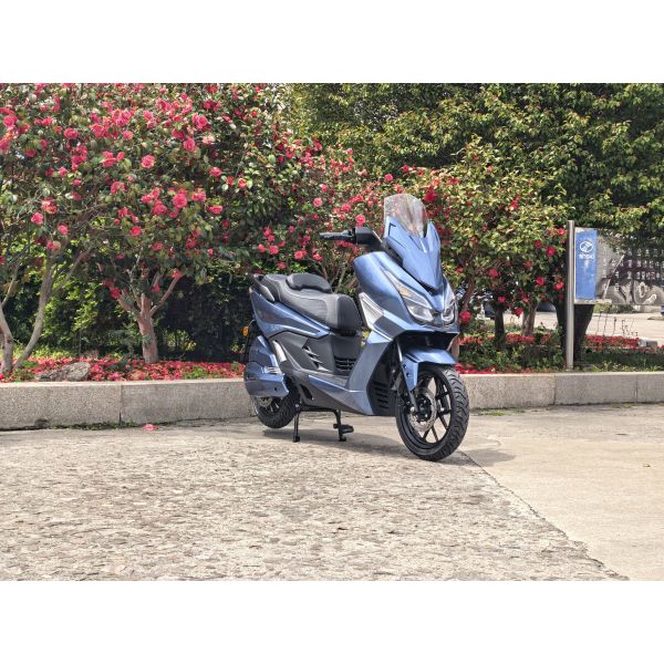 High-speed electric motorcycle, urban electric motorcycle, with a top speed of 80 km/h. Electric motorcycle.