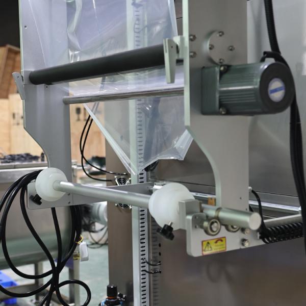 Wide uses Liquid Packing Machine Cooking Oil Filling Machine Milk Packing Machine Automatic Liquid Filling Machine Hot Sauce Filling Machine Ketchup Packing Machine fruit juice packaging machine