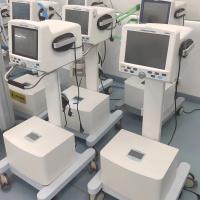 Dispositivo respiratório de cuidados críticos com ecrã de toque para pediatras e adultos