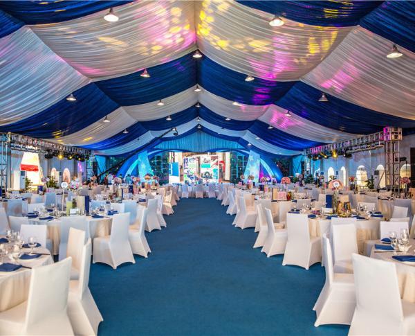 200 People Huge Outdoor Wedding Tent Fire Retardant Roof Pitch 18 Degree