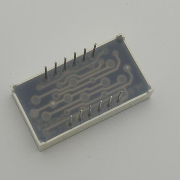 Pantalla LED de 7 segmentos de triángulo amarillo y verde Anodo común