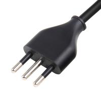 Le câble d'alimentation noir italien 3 broches connexion à IEC 320 C5 câble d'extension