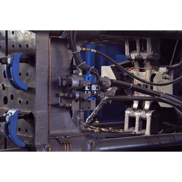 Крышка бутылки отливая пластиковую керамическую машину в форму инжекционного метода литья