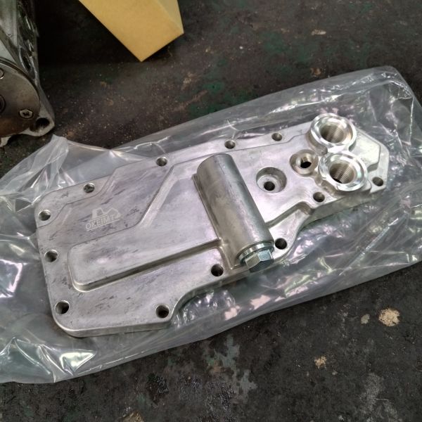 6D102 Oil Cooler Cover 6735-61-2220 for Komatsu Engine Excavator PC200-7 PC220