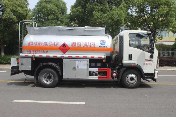 2024 New 4 4 * 2 LHD Fuel Bowser Tank Truck  4000 Liters 5000 Liters 6000 Liters Fuel Dispenser Truck With Fuel Dispenser Price