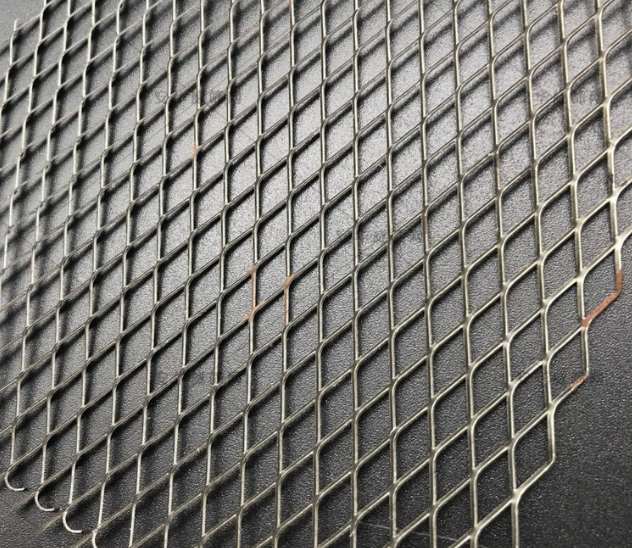 Geometric Expanded Metal Wire Mesh For Screening Panels And Structural Enclosures