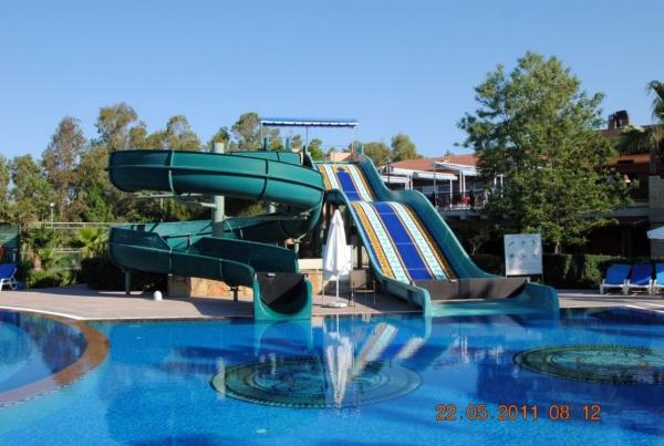OEM Outdoor Games Park Water Rides Backyard Slide for Children Play
