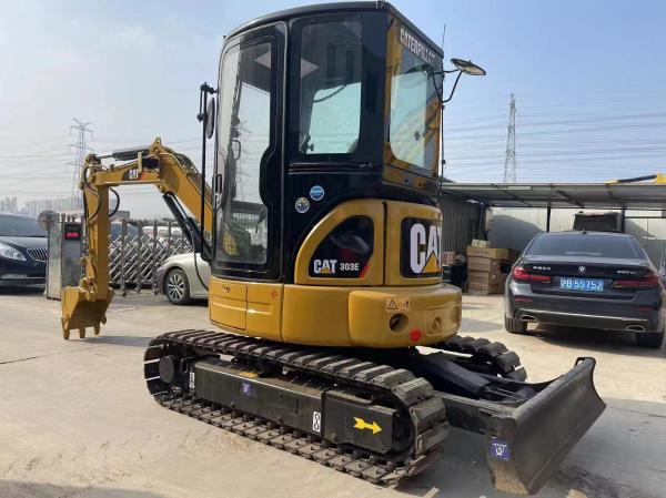Mini-pelle CAT303E 3 tonnes, rotation arrière nulle, avec moteur Tier 4 de 24,8 CV, profondeur de fouille de 2,65 m
