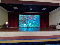 Display LED a cores inteiras para instalação na parede e fácil manutenção