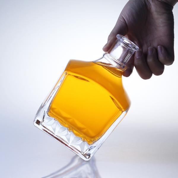 Botella de vidrio de whisky de 750 ml para la selección de whisky tradicional