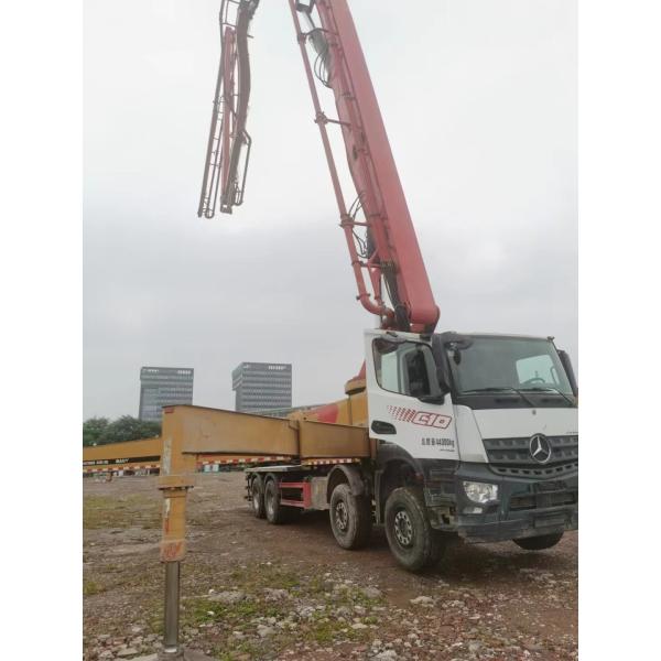 Camión de bombeo de hormigón Sany 62m con tipo de hormigón semi seco y chasis Benz adecuado para la construcción de edificios grandes