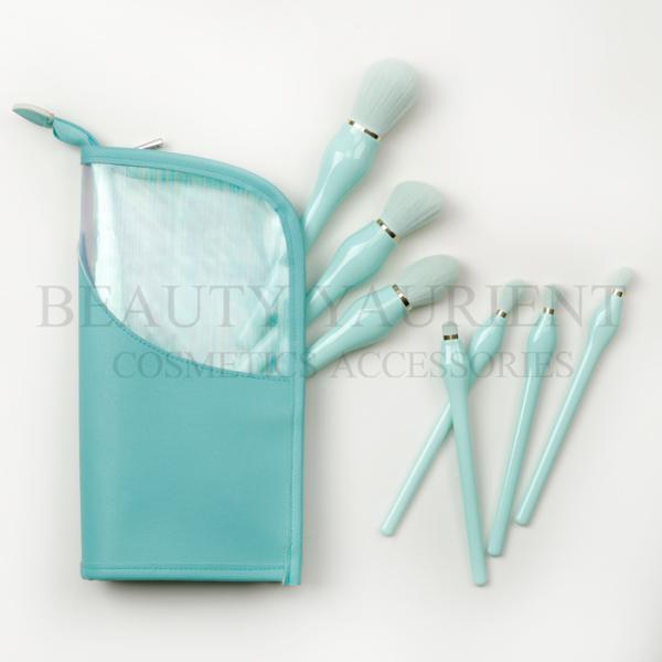 Light Green Wood Handle 7pcs Face Makeup Brush Set With Bag Long Lasting