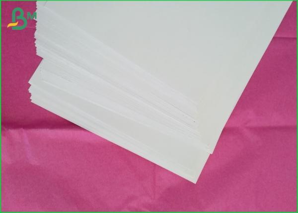 material 100% sem revestimento da polpa de madeira do Virgin do papel de Woodfree da folha grande de 61x86cm para o livro