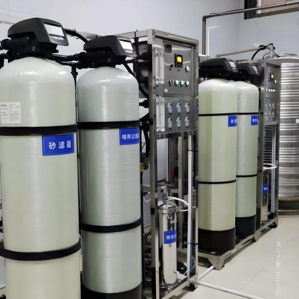 Produit de cosmétiques, d'épices Système RO automatique fournit de l'eau pure 3000L/h 2900*1000*2000mm