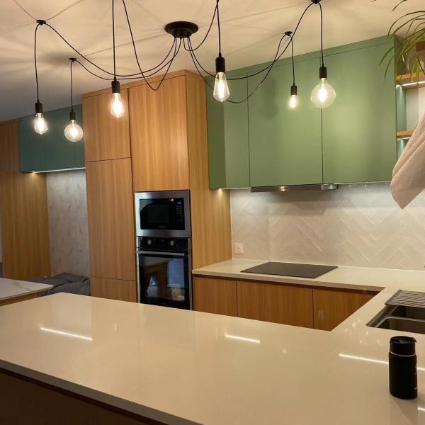 E1 Particleboard MDF Customized Kitchen Wall Cabinets Lacquer Finish 3 Years Durable