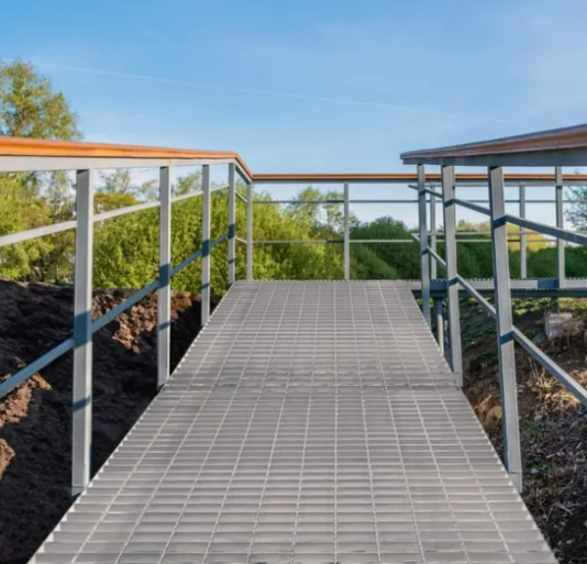 Heavy-Duty Anti-Slip Galvanized Steel Grating for Industrial Platforms and Walkways