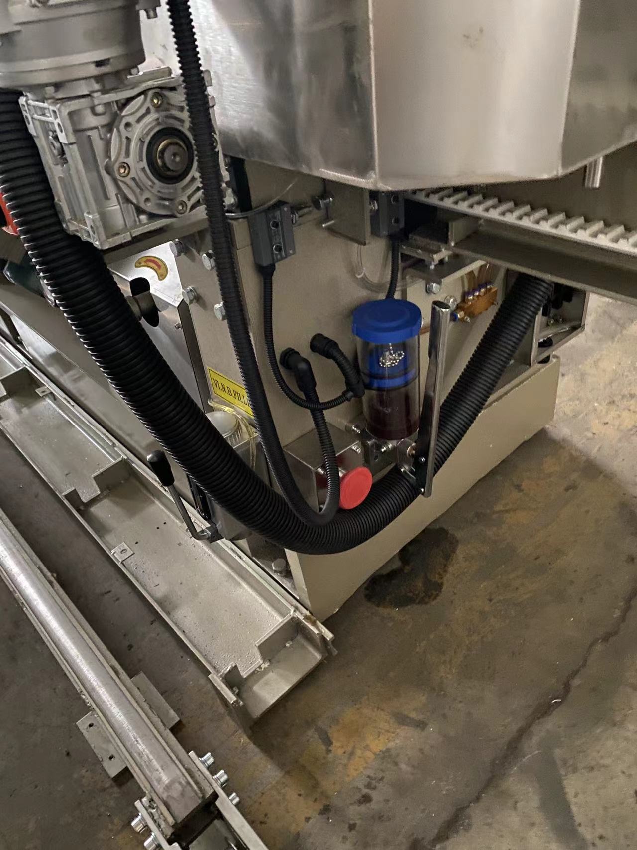 Nine Motor Glass Edging Machine 0-15m/Min For Polishing Glass Edge