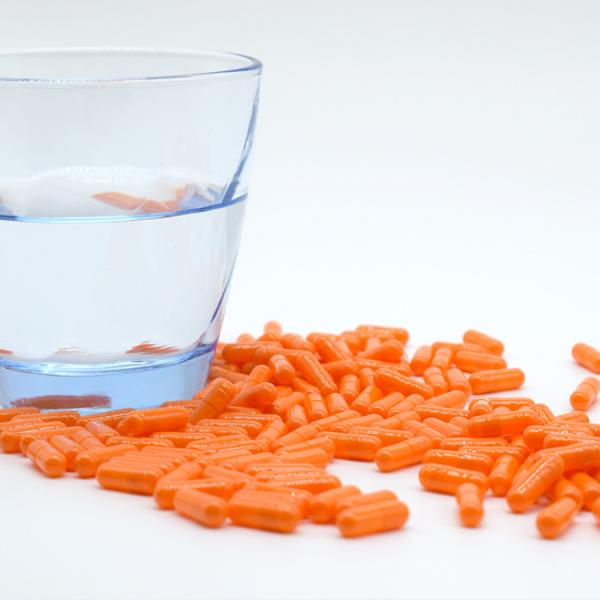 O gel macio da vitamina C da perda de peso encerra cápsulas de gelatina duras vazias