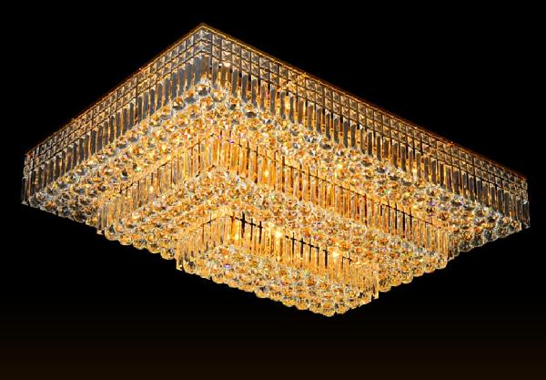 Lustre suspendu installé par des experts avec éclairage LED économe en énergie ou éclairage RVB coloré crée un espace romantique et élégant