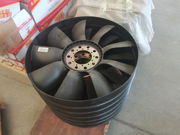 Pale de ventilateur SINOTRUK 1308010-D846H pour camion HOWO