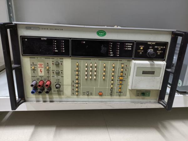 Fluke 5101B  1100 V / 2 A Multifunction Calibrator With 0.005% DC Accuracy
