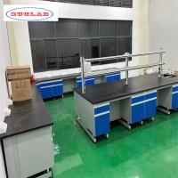 Como desenho Química Experimentação Mesa com número de buracos e prateleiras