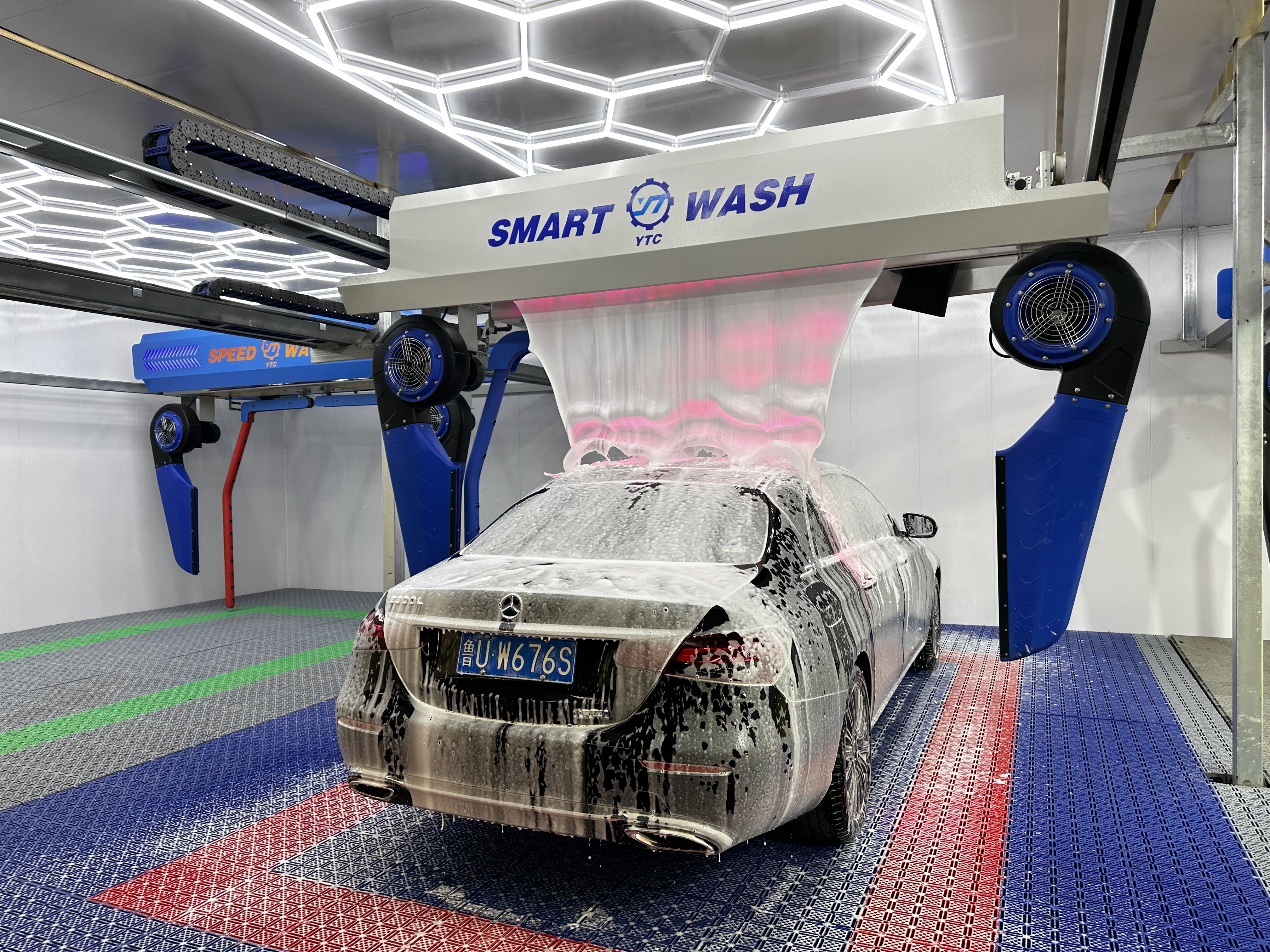 L6000 x W2200mm Commercial Car Wash Systems , Self Service Car Washing Machine Automatic