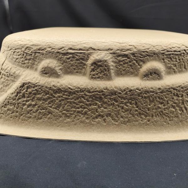 Direct supply from Chinese factories. Environmentally friendly disposable cat face-shaped cat litter boxes. Made of corrugated paper pulp molding, dry-pressed, water-resistant and moisture-proof.