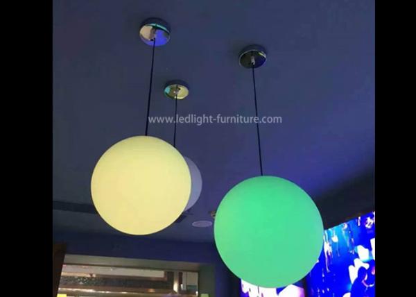 A bola do diodo emissor de luz do pendente da casa/loja ilumina-se com cores Dmx de RGBW através do controlador