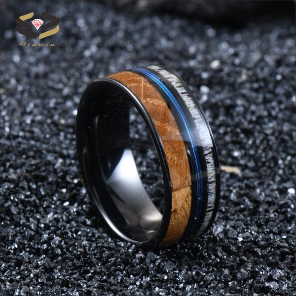 8 mm Ring de tungstène plaqué noir Baril de whisky Bois lignes de pêche bleues avec incrustation de corneille