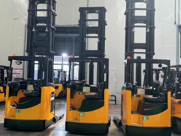 Snsc 1500kg 2000kg Caminhão eléctrico de alcanço em empilhadeira elevadora dupla de tesoura
