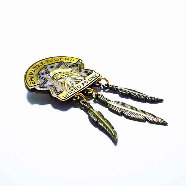 UAE Style 3D Die Casted Antique Custom Metal Lapel Pins Zinc Alloy With Leaf Pendants