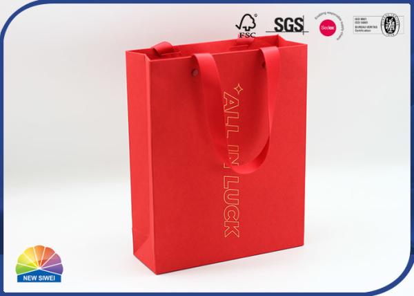 Cor vermelha de carimbo de ouro Logo Paper Gift Bag Bright para o empacotamento dos presentes de época natalícia